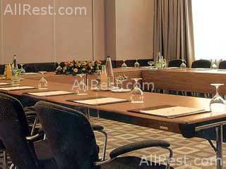 Holiday Inn Attica Avenue 18